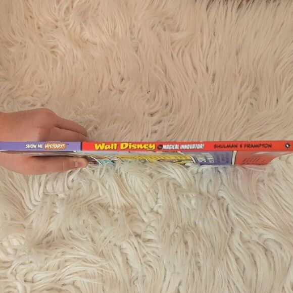 Walt Disney Comic Book - Picture 2 of 4